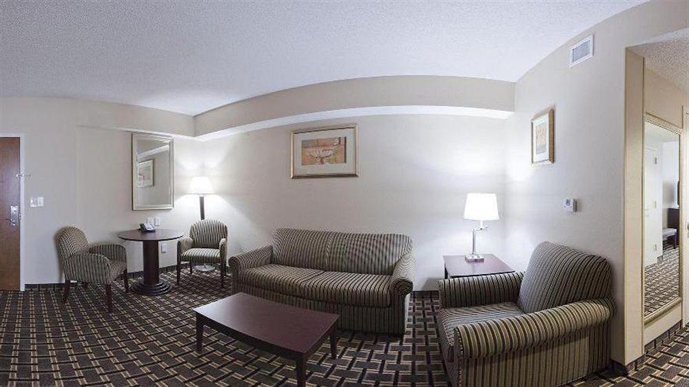 Express By Ihg Pembroke