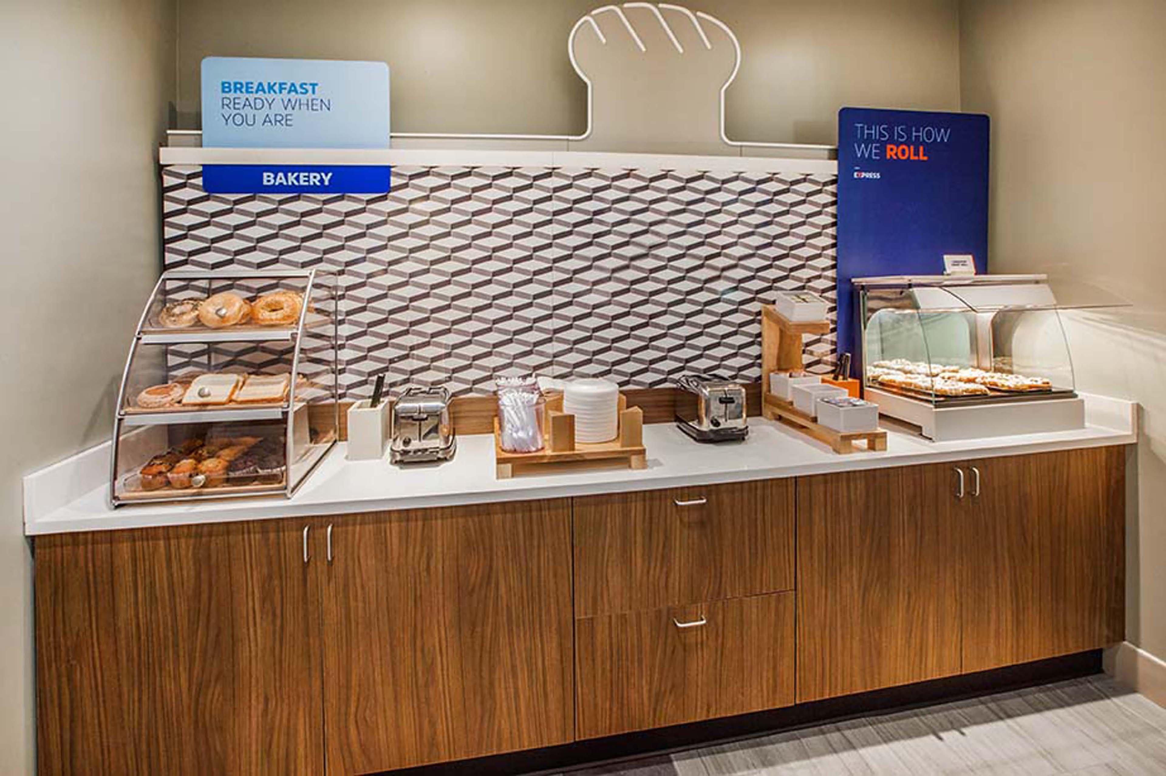 Express By Ihg Hotel Pembroke