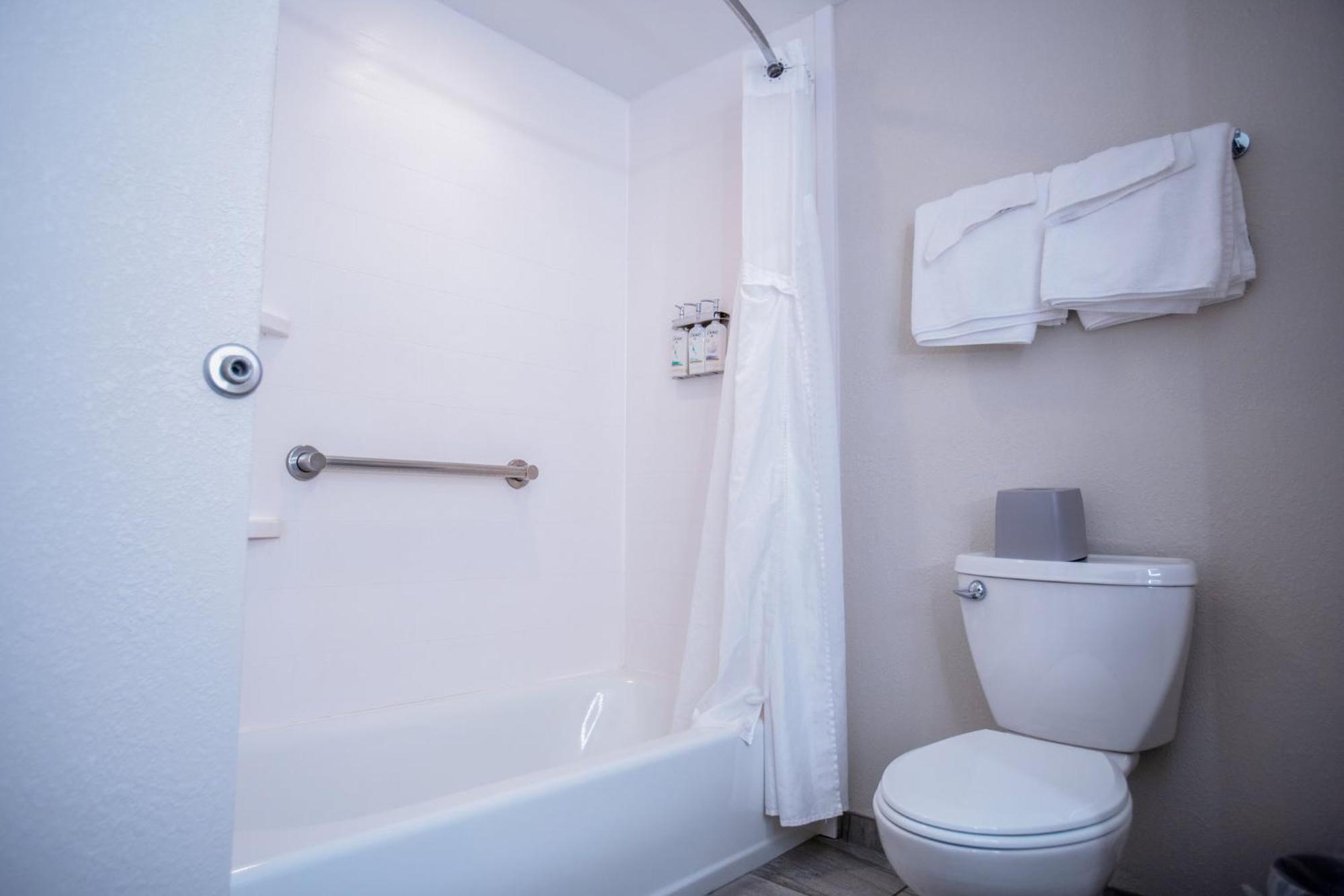 Express By Ihg Pembroke