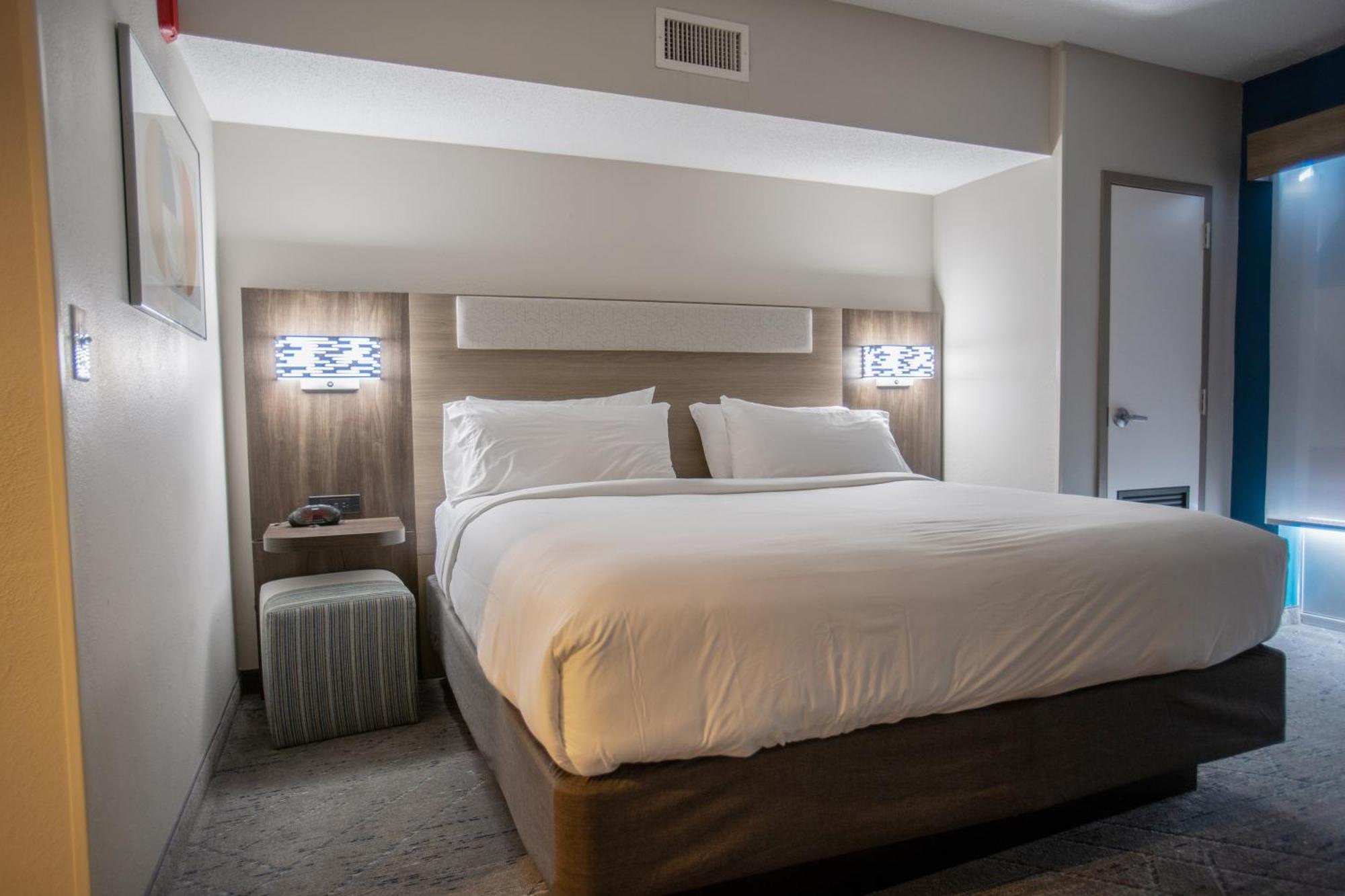 Express By Ihg Hotel Pembroke