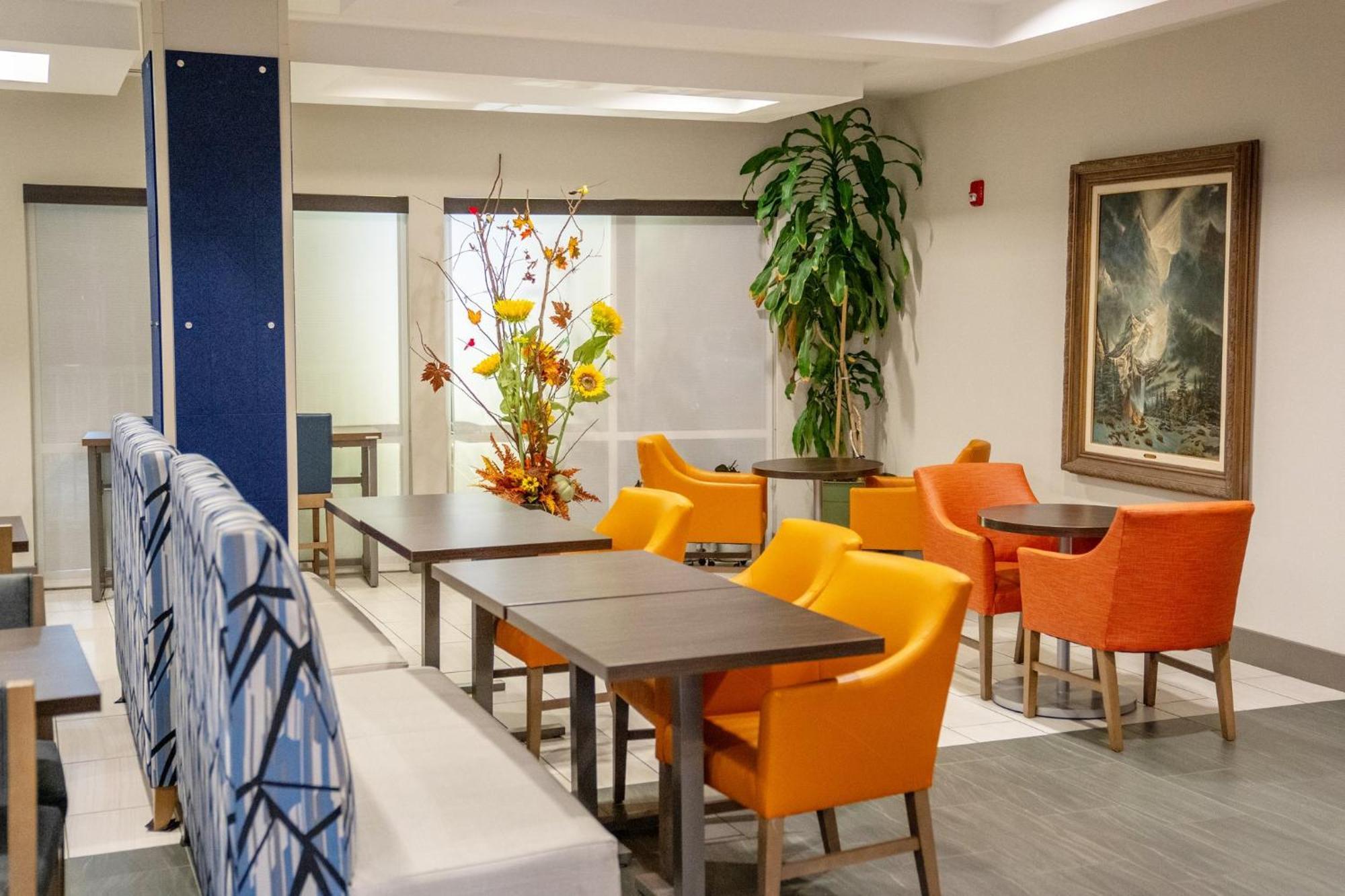 Express By Ihg Hotel