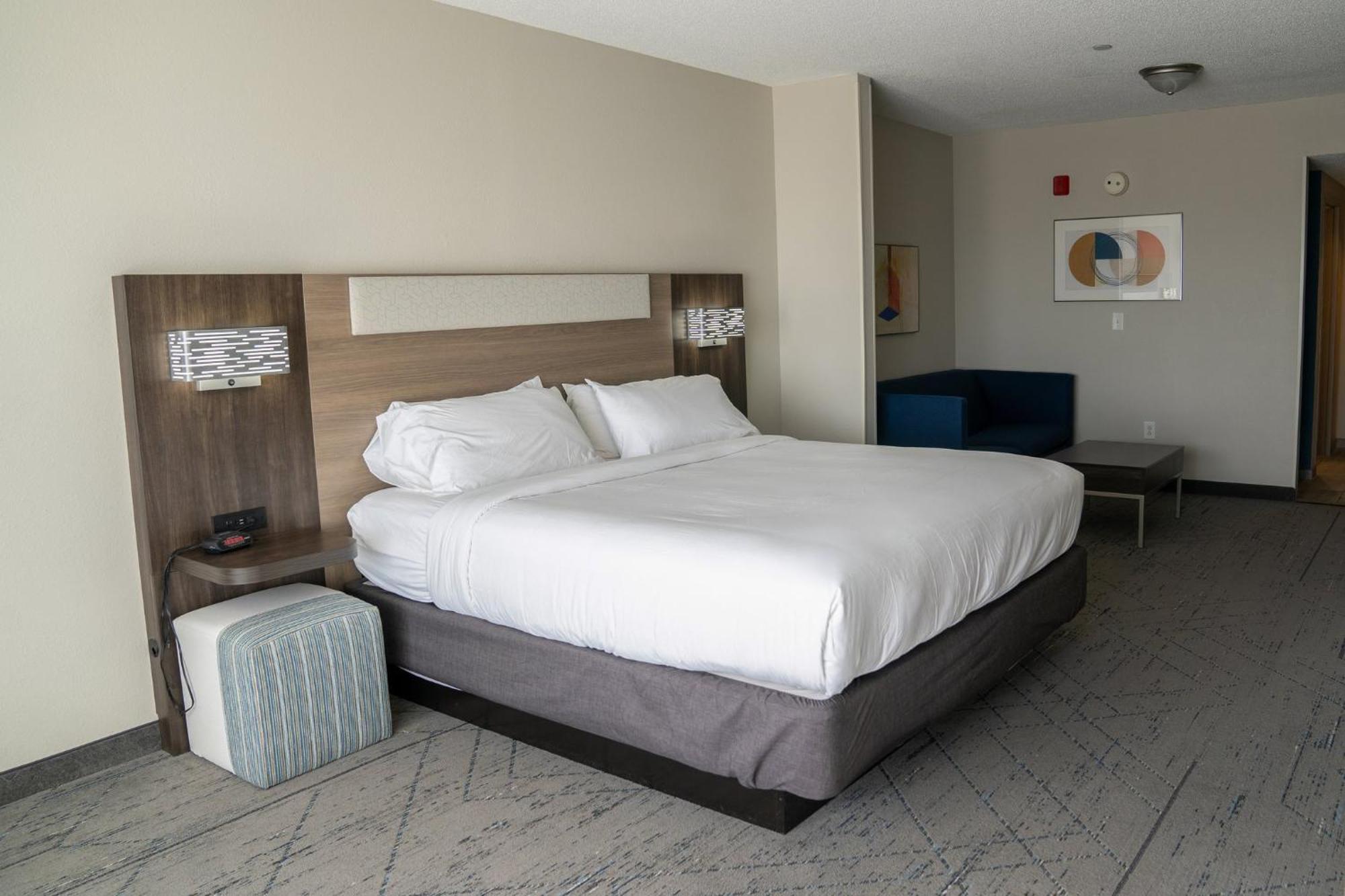 Express By Ihg Pembroke