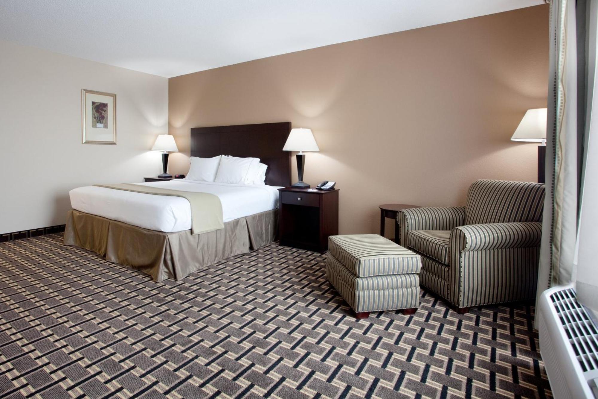 Express By Ihg Hotel Pembroke