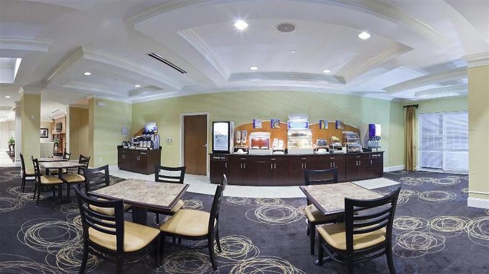 Express By Ihg Hotel Pembroke