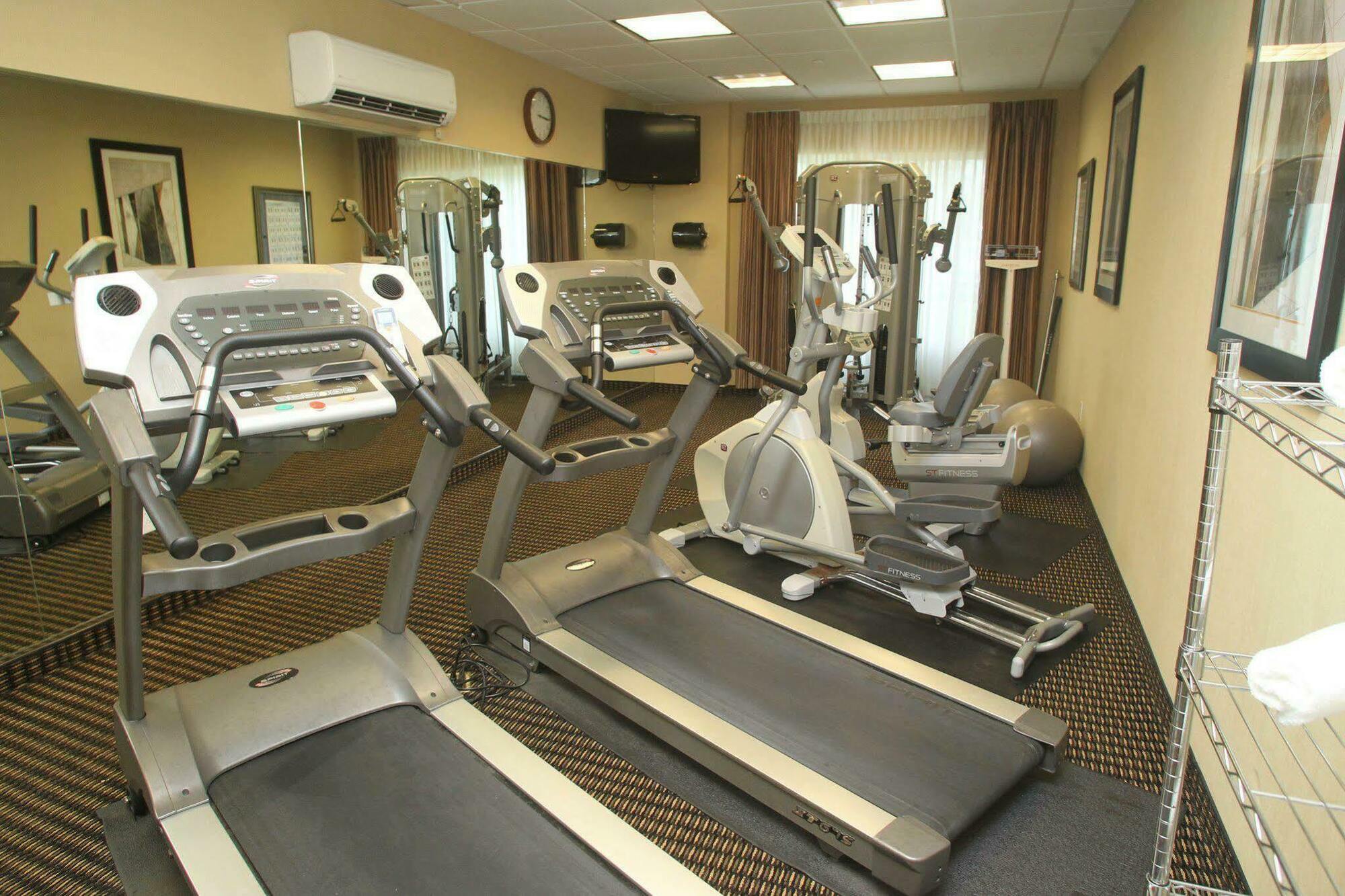 Express By Ihg Hotel Pembroke