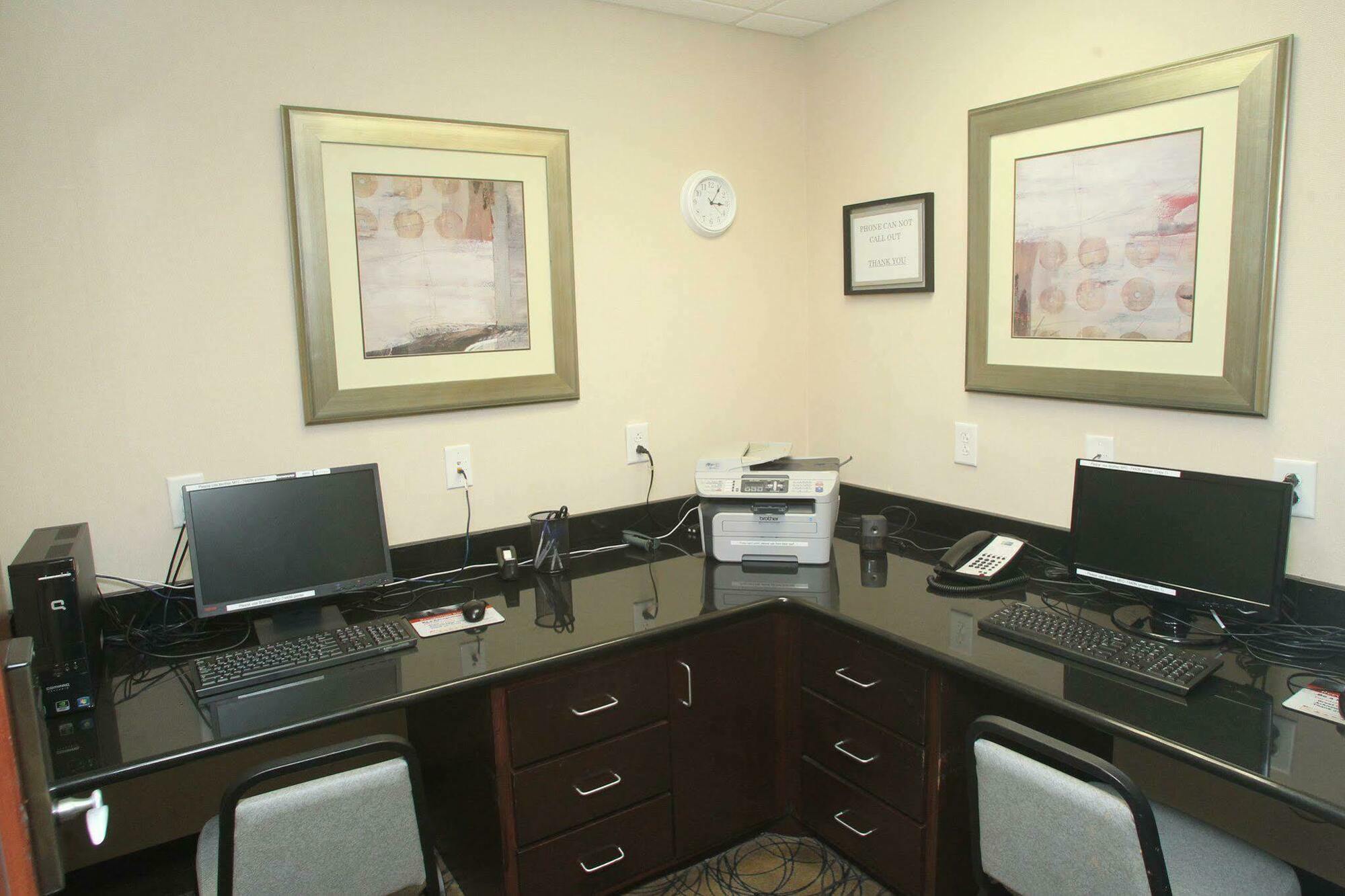 Express By Ihg Hotel Pembroke